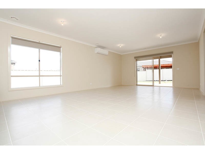 42 Fantail Way, Brookfield VIC 3338