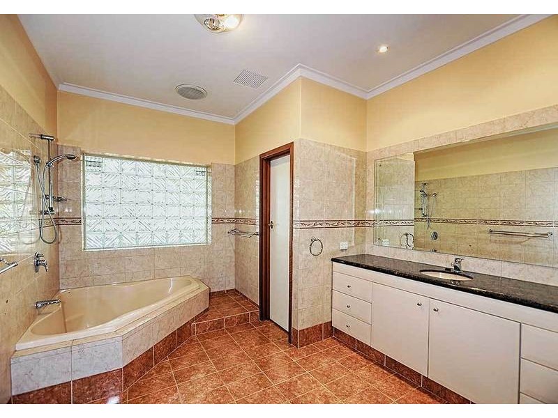 12 Marnie Road, Glen Forrest WA 6071