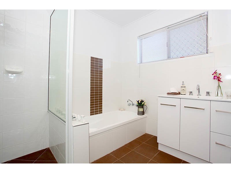 28 Lauretta Avenue, Springwood QLD 4127
