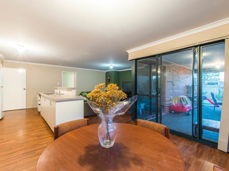 18 Portchester Ave, Orelia WA 6167