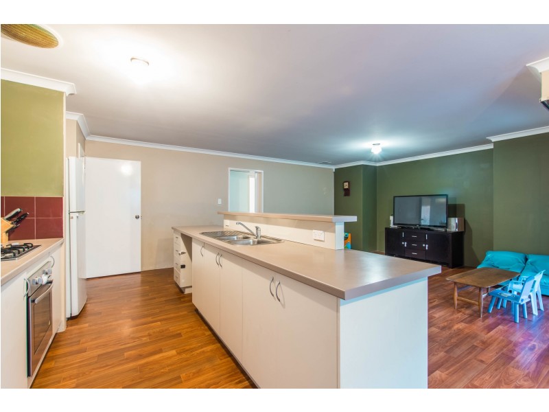 18 Portchester Ave, Orelia WA 6167