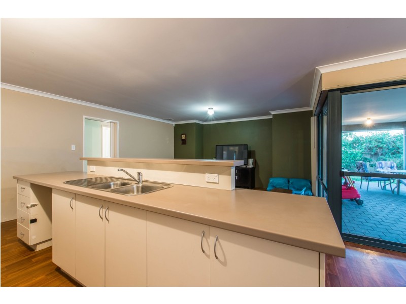 18 Portchester Ave, Orelia WA 6167