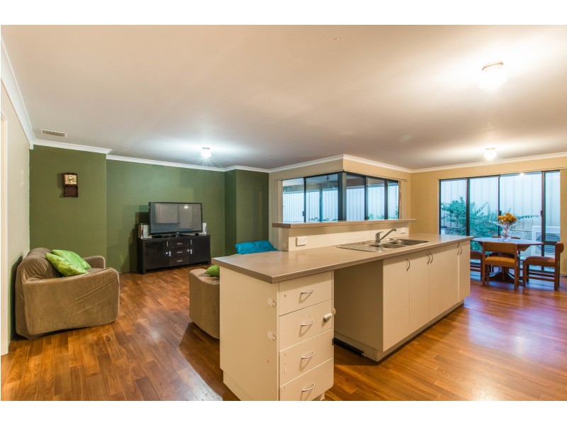 18 Portchester Ave, Orelia WA 6167