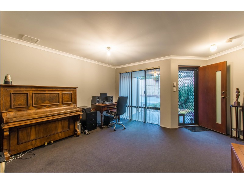 18 Portchester Ave, Orelia WA 6167