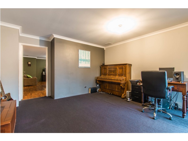 18 Portchester Ave, Orelia WA 6167