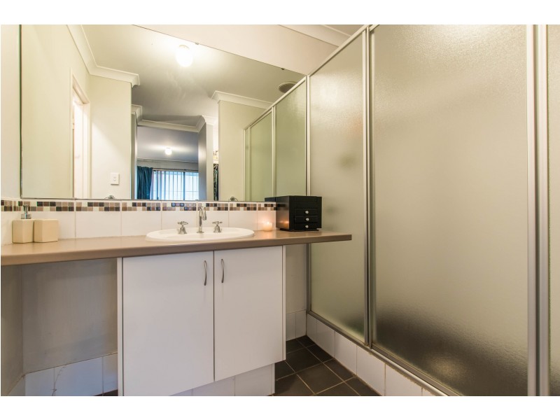 18 Portchester Ave, Orelia WA 6167