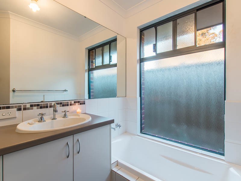 18 Portchester Ave, Orelia WA 6167