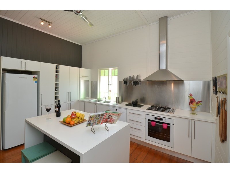 31 Eleventh Avenue, Railway Estate QLD 4810