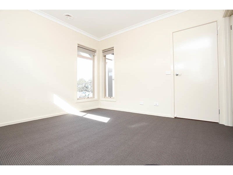 42 Fantail Way, Brookfield VIC 3338