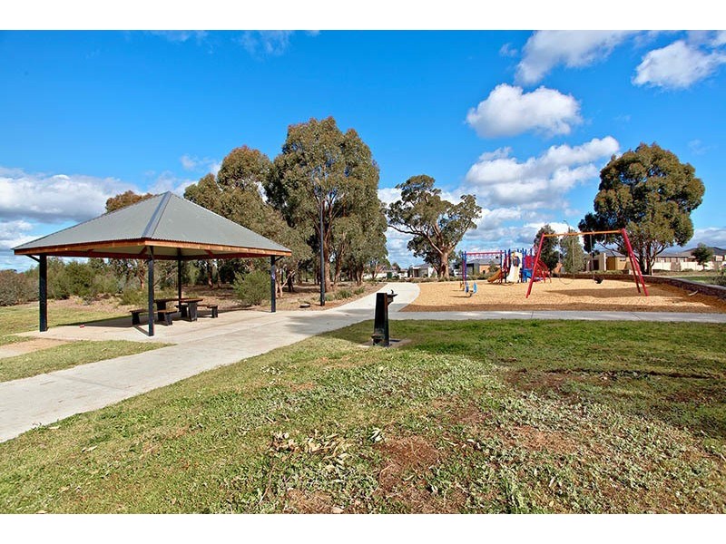 42 Fantail Way, Brookfield VIC 3338