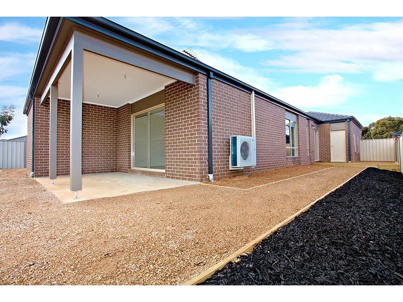 42 Fantail Way, Brookfield VIC 3338