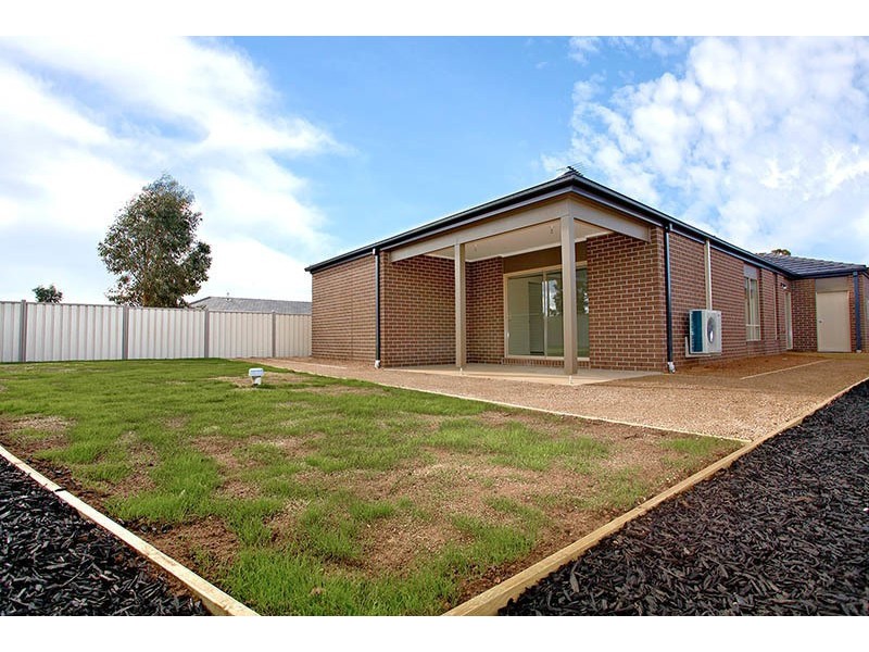 42 Fantail Way, Brookfield VIC 3338