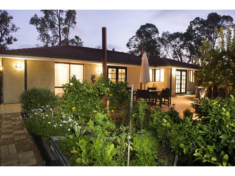 675 Traylen Road, Stoneville WA 6081