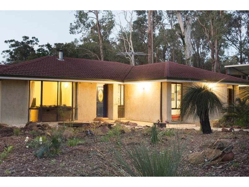 675 Traylen Road, Stoneville WA 6081