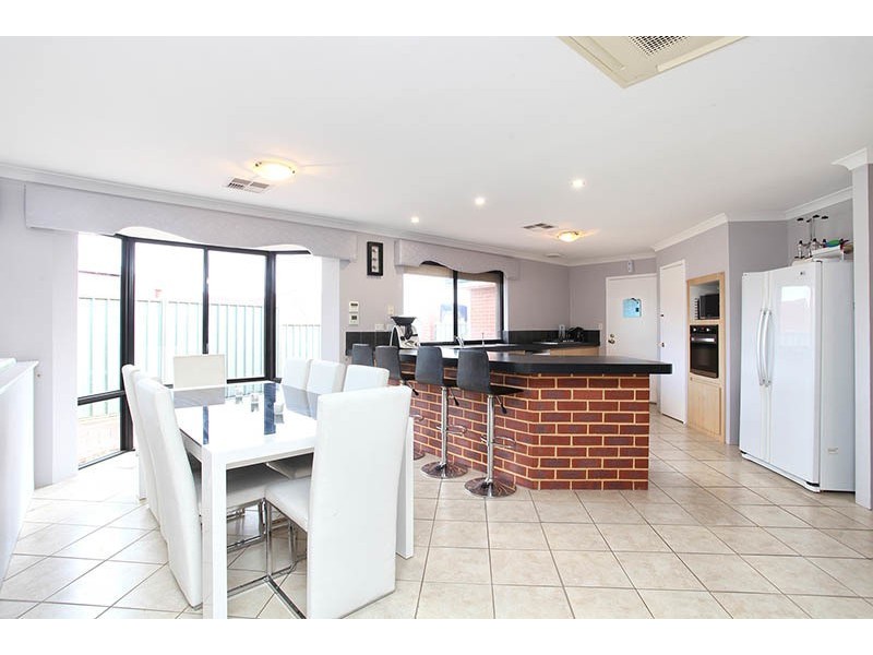 71 Abbotswood Drive, Landsdale WA 6065