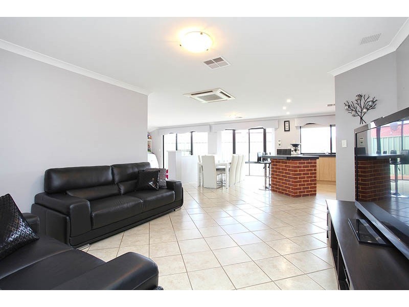 71 Abbotswood Drive, Landsdale WA 6065