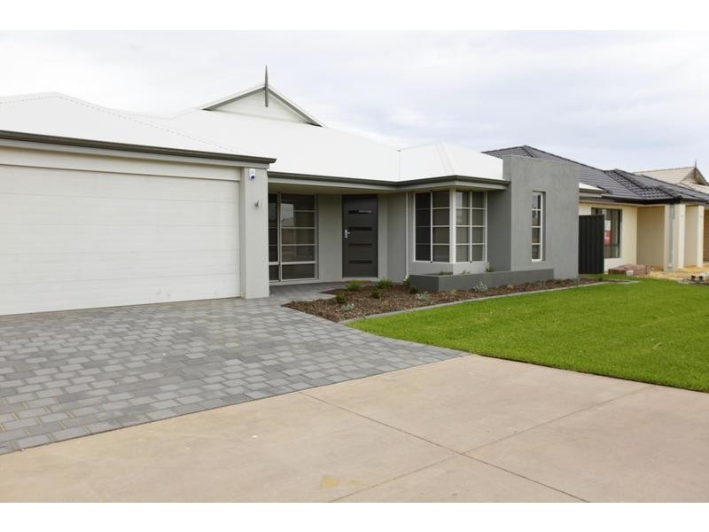 32 Benalla Drive, Harrisdale WA 6112