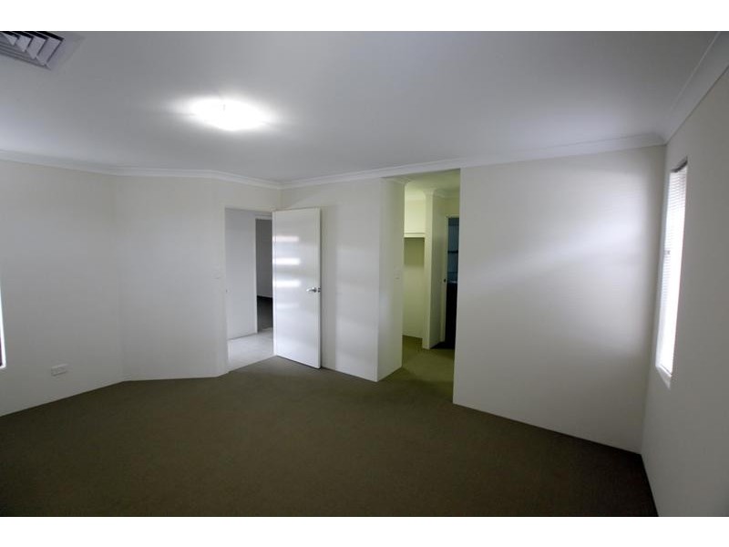 32 Benalla Drive, Harrisdale WA 6112