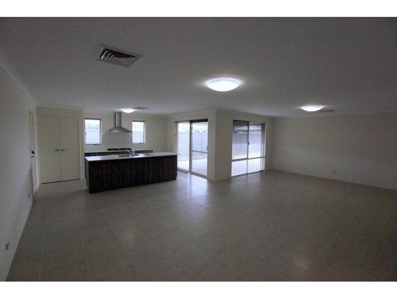 32 Benalla Drive, Harrisdale WA 6112