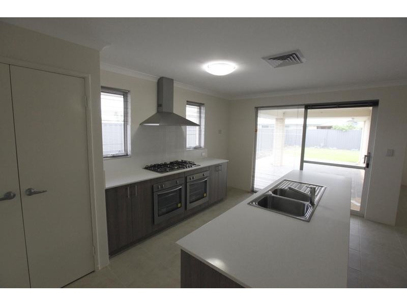 32 Benalla Drive, Harrisdale WA 6112