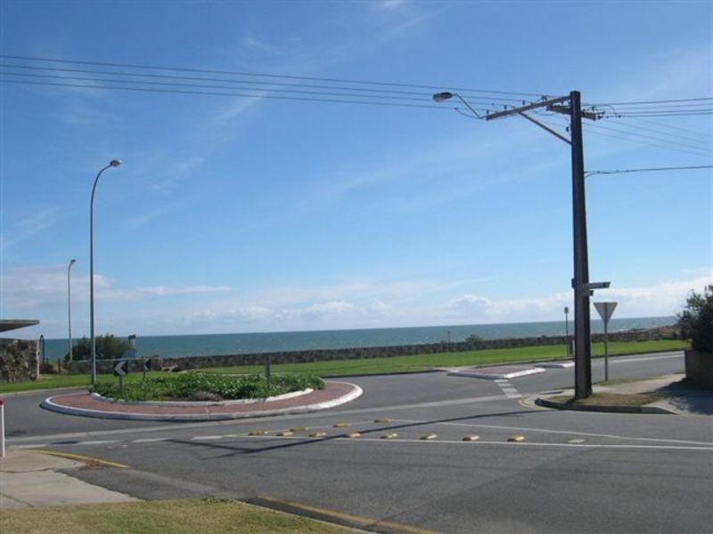 2/56  Seaview Road, West Beach SA 5024