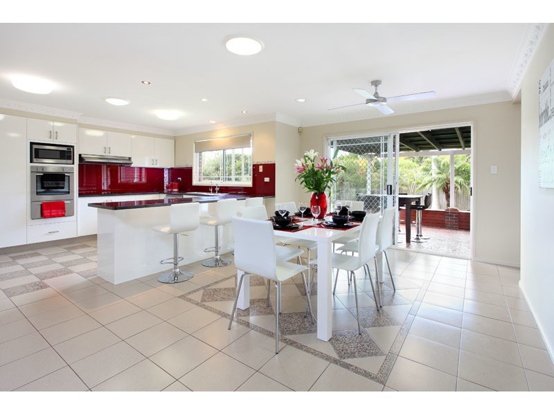 11 Springfield Crescent, Parkinson QLD 4115