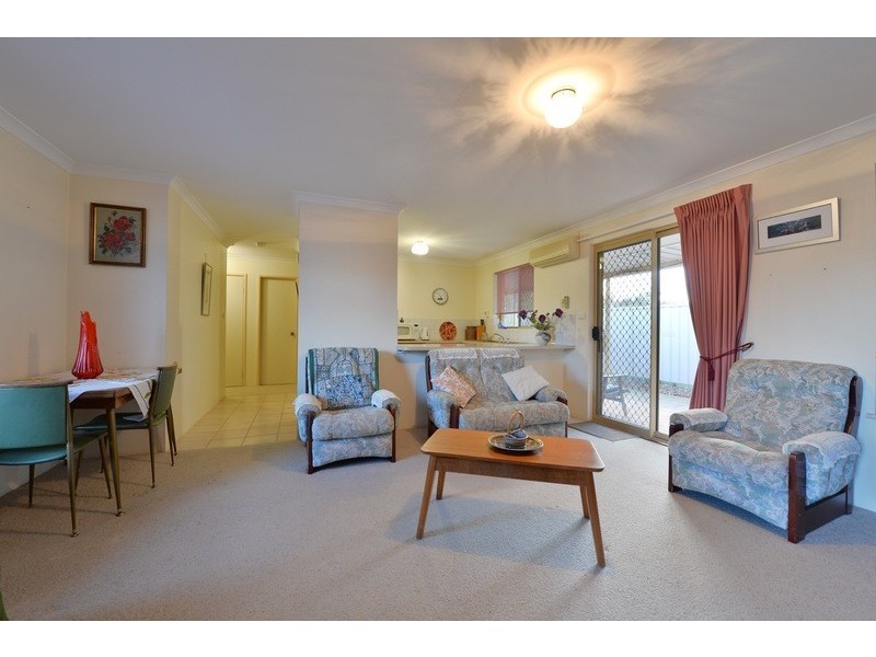 2/11  Salmon Close, West Busselton WA 6280