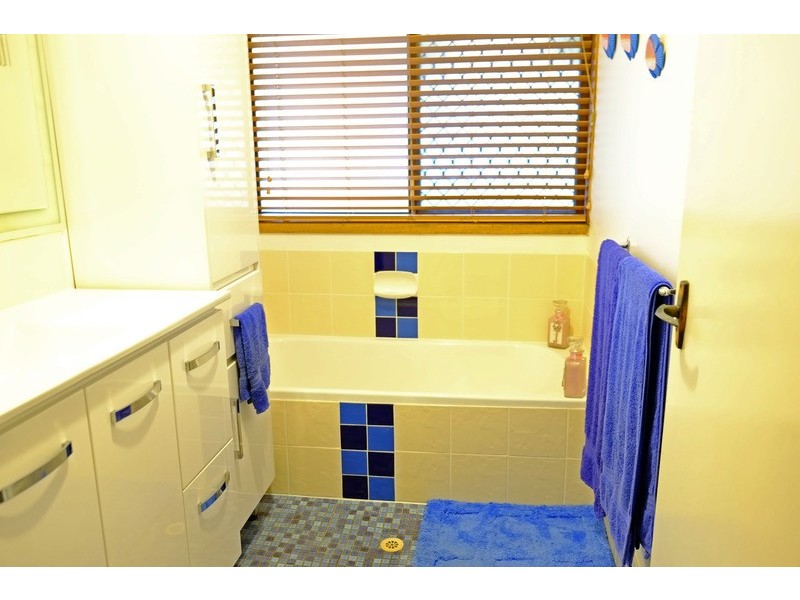 49  Antrim Ave, Warilla NSW 2528