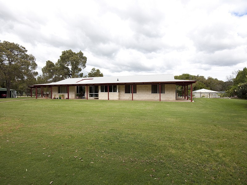 Oakford WA 6121