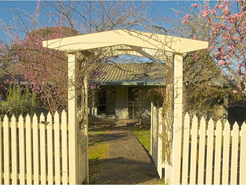 52 Bass Road, Wentworth Falls NSW 2782