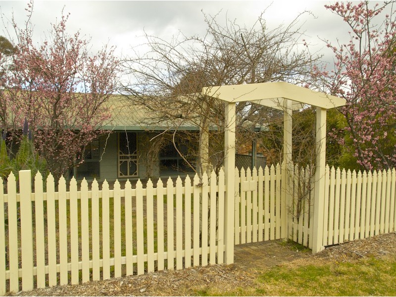 52 Bass Road, Wentworth Falls NSW 2782