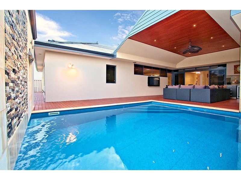 303 Tapper Road, Atwell WA 6164