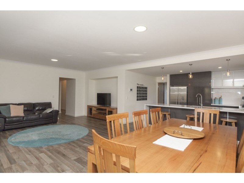 15b Lowth Road, Beckenham WA 6107