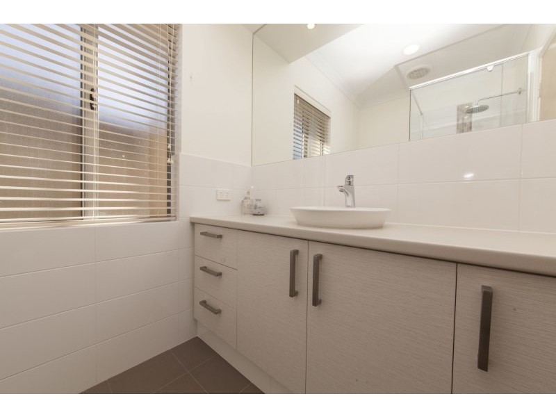 15b Lowth Road, Beckenham WA 6107