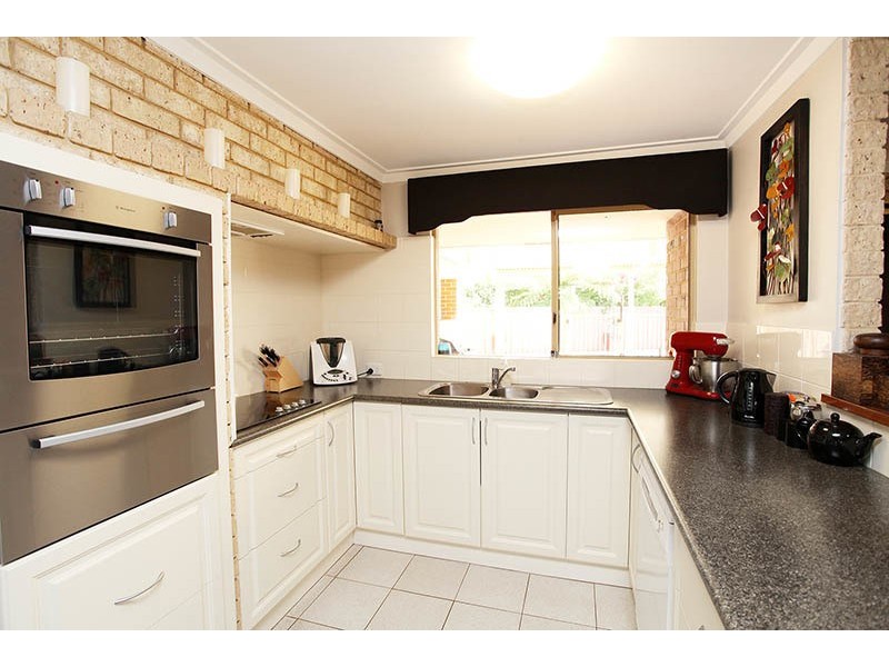 11 Cheyne Close, Thornlie WA 6108