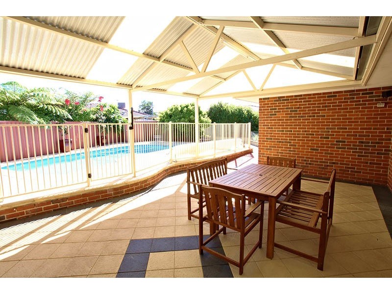 11 Cheyne Close, Thornlie WA 6108