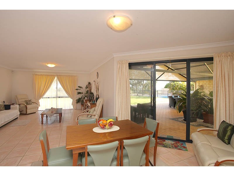 18 Placid Waters Parade, Coodanup WA 6210