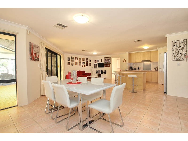 18 Placid Waters Parade, Coodanup WA 6210