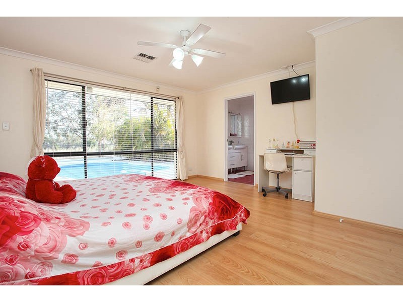 18 Placid Waters Parade, Coodanup WA 6210