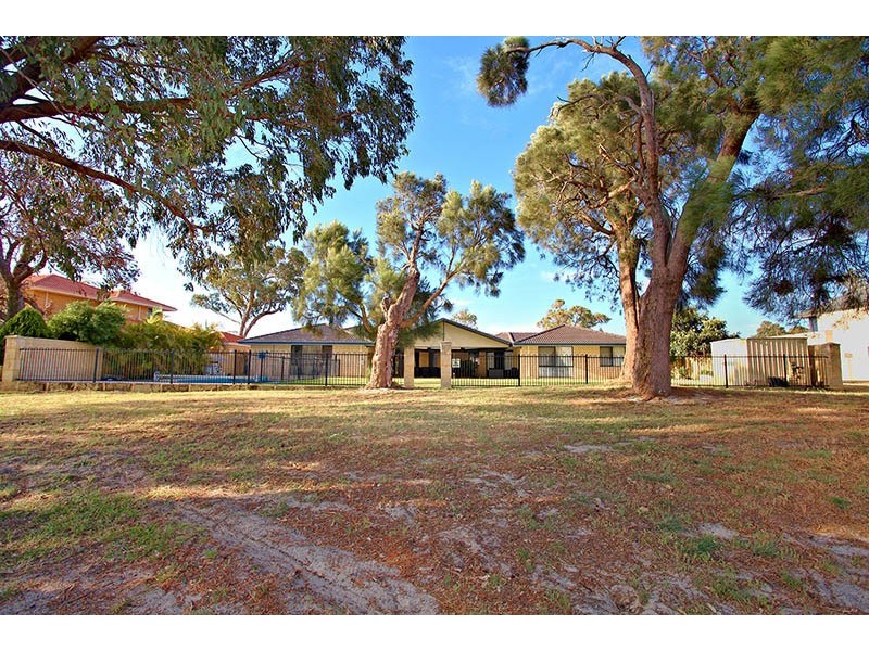 18 Placid Waters Parade, Coodanup WA 6210