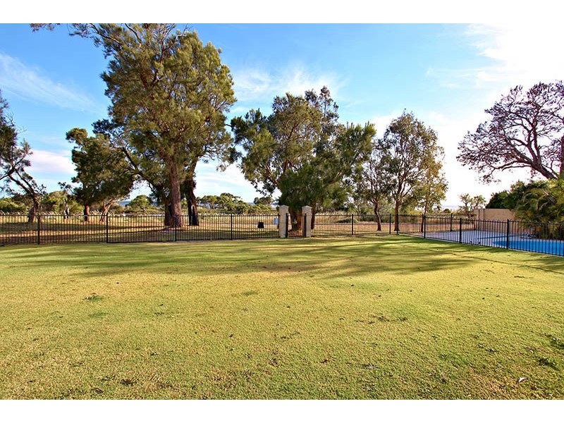 18 Placid Waters Parade, Coodanup WA 6210