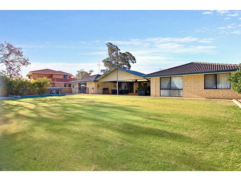 18 Placid Waters Parade, Coodanup WA 6210