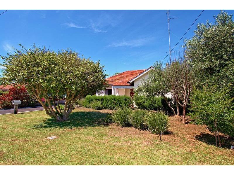 11 Grieves Street, Harvey WA 6220