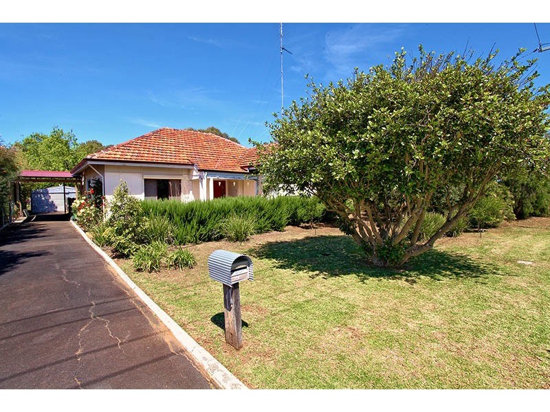 11 Grieves Street, Harvey WA 6220