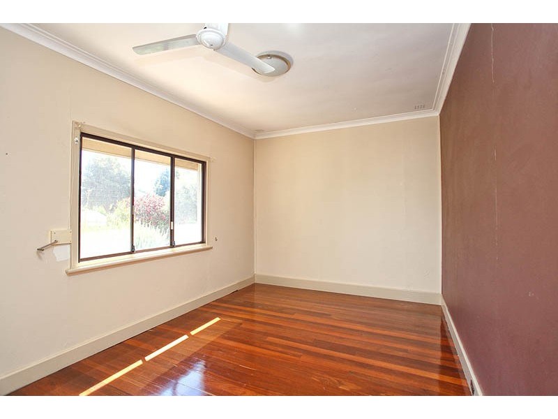 11 Grieves Street, Harvey WA 6220