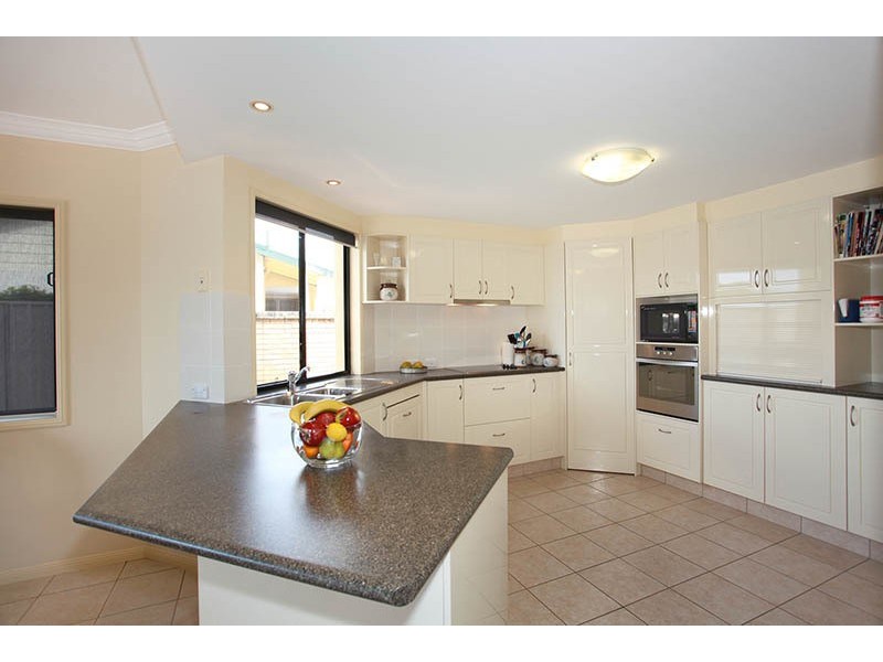 5 Aberdeen Avenue, Benowa QLD 4217