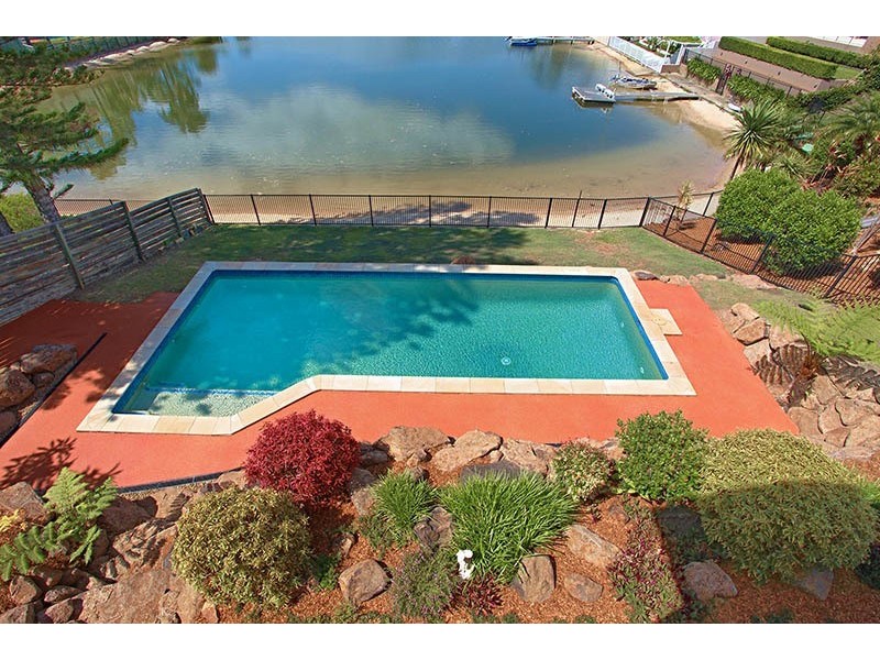 5 Aberdeen Avenue, Benowa QLD 4217