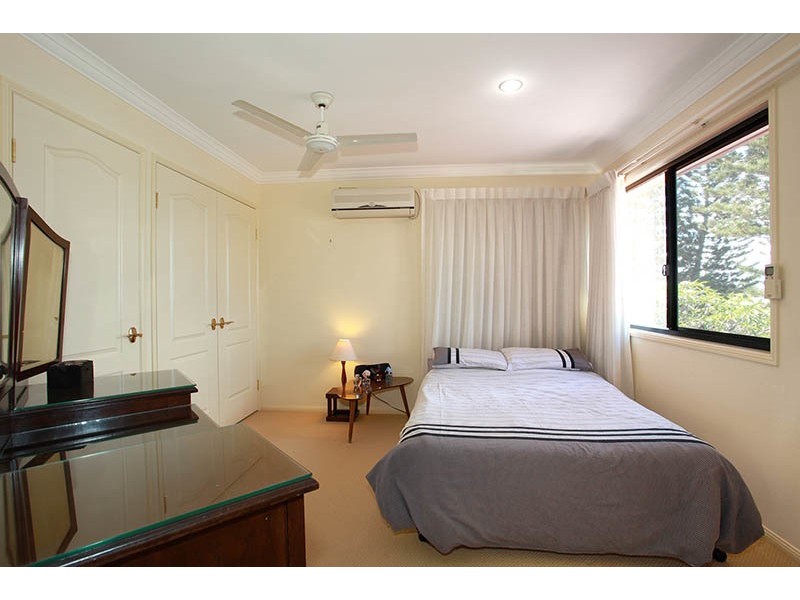 5 Aberdeen Avenue, Benowa QLD 4217