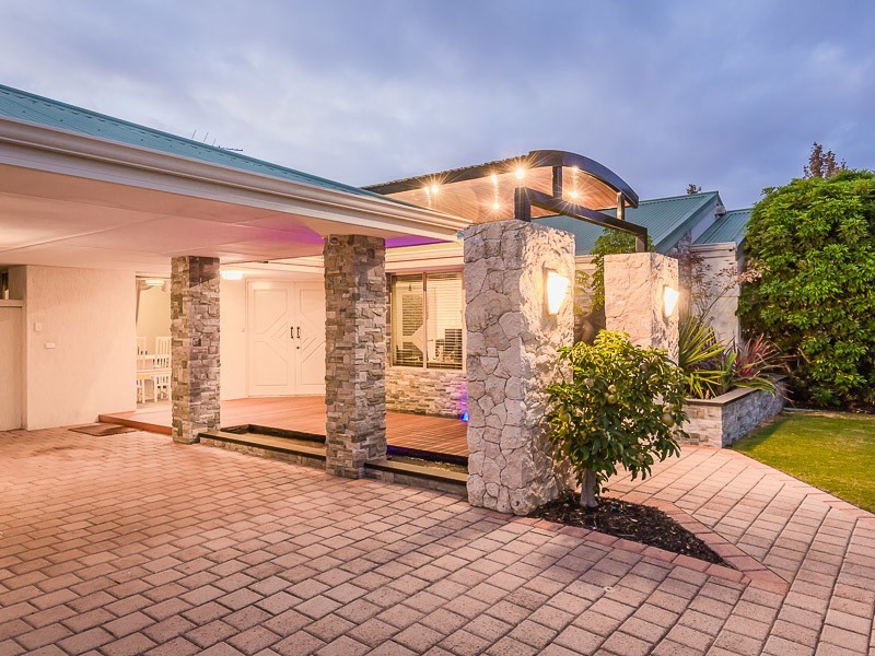 10 Caladenia Place, Canning Vale WA 6155