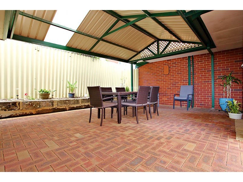 2/1 Berkeley Avenuw, Nollamara WA 6061